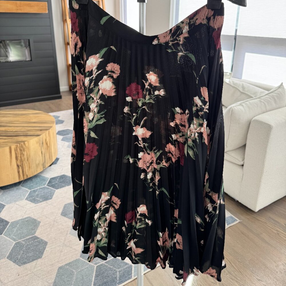 Vince Camuto black floral pleated skirt.